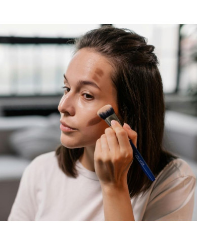 MODELLA IL VISO CON IL CONTOURING