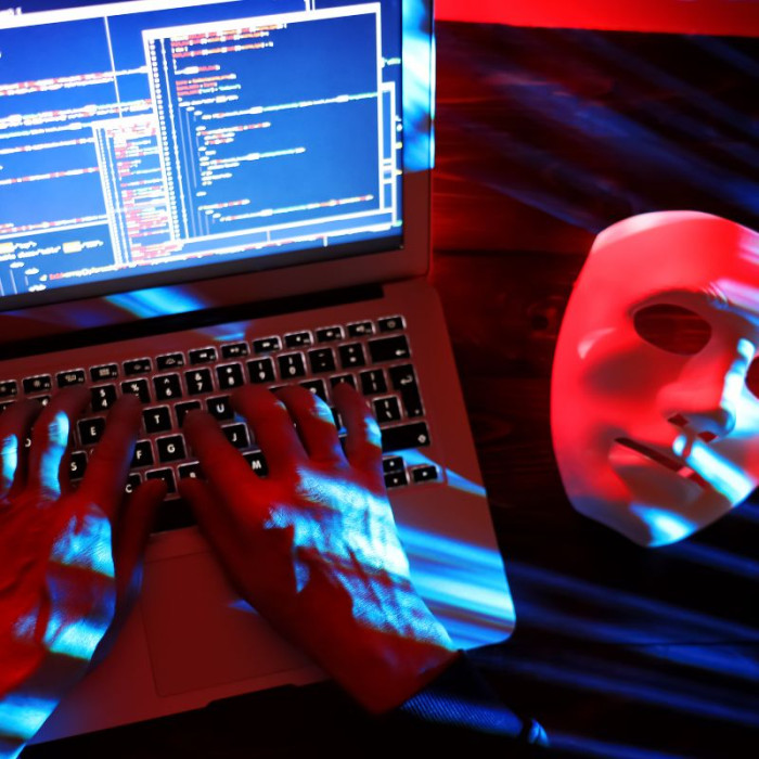 SICUREZZA DIGITALE: riconosci truffe, fake news e contenuti AI