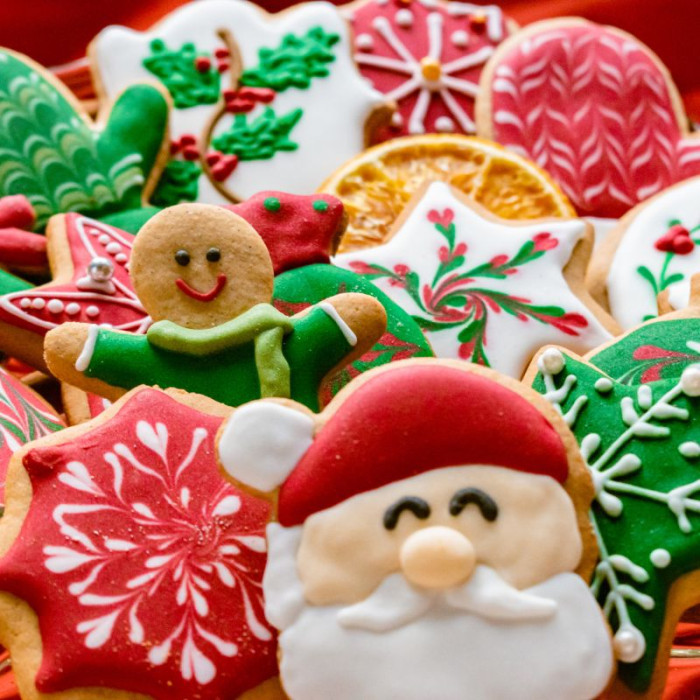 BISCOTTI DI NATALE: decorazione con ghiaccia reale