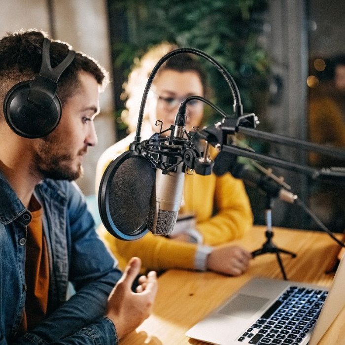 SPEAKERAGGIO E CONDUZIONE PER PODCAST E VIDEO